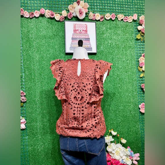 🌷Brand New Eyelet Blouse can fit Sm up to M very nice quality w/ lining size M - Picture 6 of 8